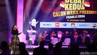 Putri Ayu menyanyikan lagu Never enough ost The Greatest Showman dan Negeriku by Chrisye. 