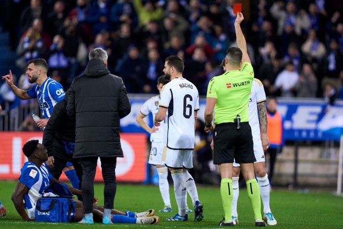 VITORIA-GASTEIZ, SPAIN - DECEMBER 21: Nacho Fernandez of Real Madrid CF gets red card during the LaLiga EA Sports match between Deportivo Alaves and Real Madrid CF at Estadio de Mendizorroza on December 21, 2023 in Vitoria-Gasteiz, Spain. (Photo by Diego Souto/Getty Images)