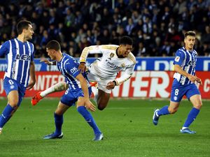 Alaves Vs Real Madrid: 10 Pemain Los Blancos Menang Dramatis