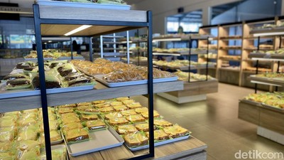 Bakery Legendaris Ini Punya Kue Lapis Semarang yang Cocok jadi Oleh-oleh