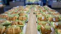 Awalnya ia hanya membuka toko kue dalam skala kecil. Namun siapa sangka, usaha berkembang pesat hingga memiliki toko yang luas. Foto: detikcom