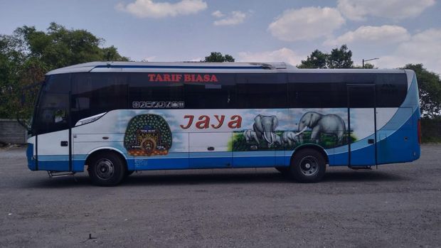 bus jaya tabrak 2 siswi hingga meninggal di madiun
