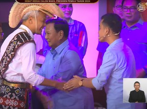Kostum Debat Cawapres 2024: Cak Imin Jas, Gibran Kemeja Biru, Mahfud Baju Adat