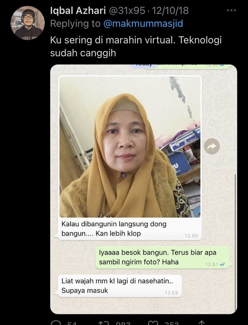 Chat kocak anak dan orangtua ini bikin yang membacanya jadi kangen dengan emak dan bapak. Sudah bilang 'i love you' belum ke mereka hari ini?