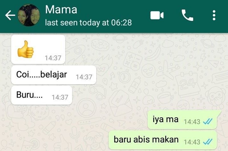 Chat kocak anak dan orangtua ini bikin yang membacanya jadi kangen dengan emak dan bapak. Sudah bilang 'i love you' belum ke mereka hari ini?