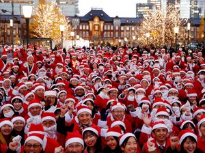 Ratusan Santa di Jepang Gelar Aksi Bersih-bersih Jalanan Tokyo