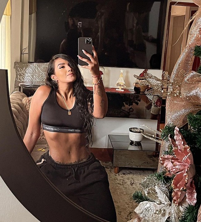 Media sosial adalah dunia yang sangat kompleks tapi juga indah di waktu bersamaan. Sekarang selagi aku bekerja, orang datang padaku untuk meminta foto. Sepertinya semua orang di setiap sudut kota sudah melihat video itu, kata Daniela. Foto: Instagram @ dany06g