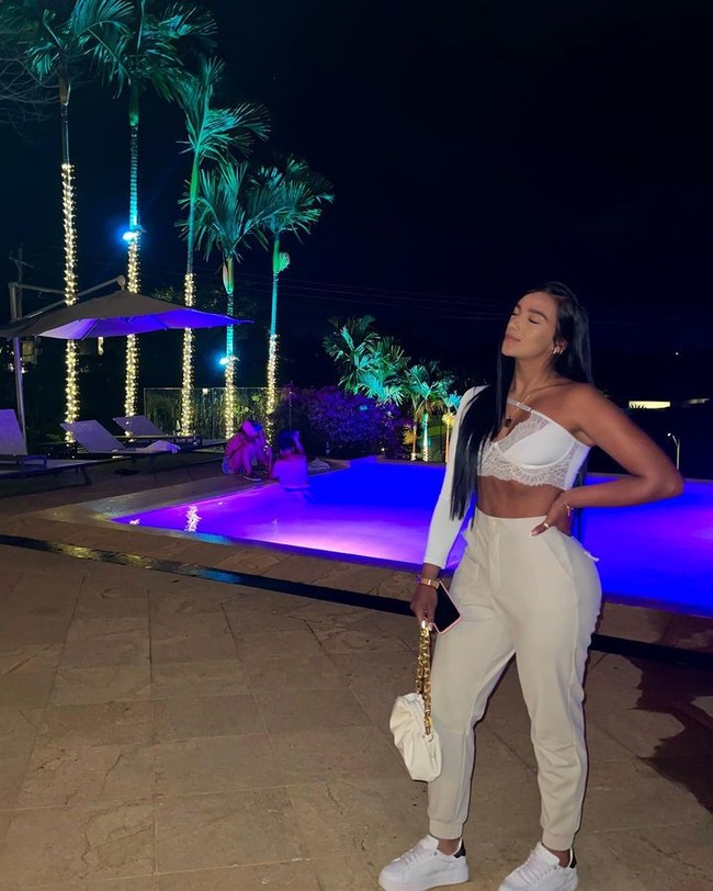 Sering dikira hanya berkostum, Daniela memastikan bahwa ia memang bekerja sebagai petugas lalu lintas. Foto: Instagram @ dany06g