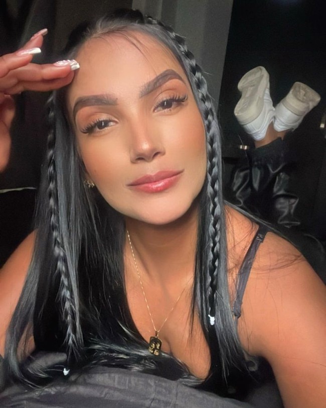 Sejak viral, Wanita 29 tahun itu kebanjiran follower Instagram dalam semalam. Awalnya banyak netizen menyangka jika videonya yang viral hanyalah settingan semata. Foto: Instagram @ dany06g