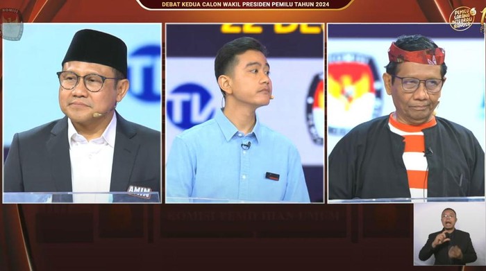 Debat perdana cawapres yang digelar KPU RI resmi digelar di Jakarta Convention Center, Jakarta. Acara dimulai dengan pemaparan visi-misi dan program kerja masing-masing cawapres. Simak pemaparan Gibran Rakabuming Raka, Mahfud Md, hingga Muhaimin Iskandar di sini.