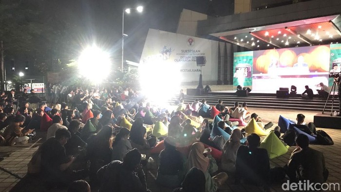 Debat perdana cawapres masih berlangsung. Acara Adu Perspektif Spesial Debat Pilpres 2024 juga semakin seru. (M Fardan Kaftaro/detikcom)