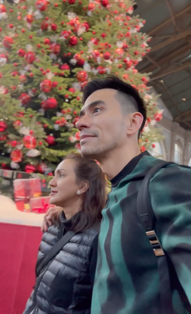 Bak masih pacaran, keduanya juga nempel terus bak prangko. Seperti dalam foto, ketika Donna dan Darius berkeliling Swiss untuk menikmati momen Natal di sana. Foto: Instagram/@darius_sinathrya