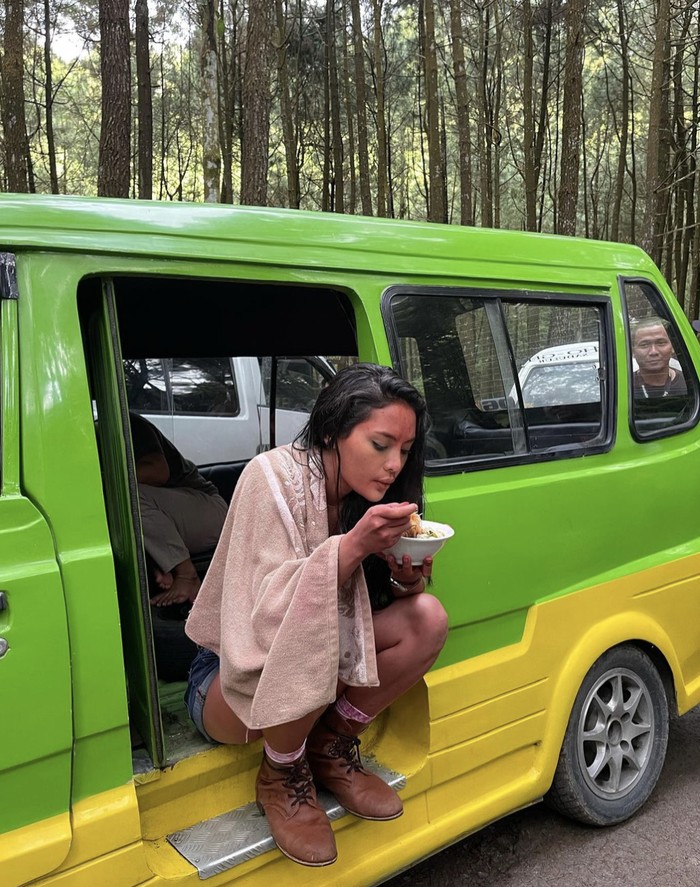 Erika Carlina, Ratu Party yang Hobi Kulineran Seru
