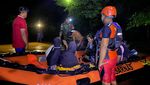 Detik-detik Evakuasi Warga Terdampak Banjir 2 Meter di Bungo Jambi