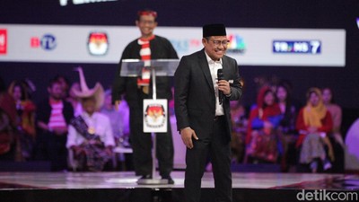 Foto-foto Cak Imin Maju dari Podium saat Tanggapi Gibran soal Investasi