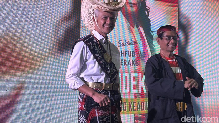 Ganjar dan Mahfud Md, 22 Desember 2023. (Kadek M Luxiana/detikcom)