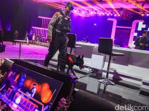 Gegana Sisir Panggung Debat Cawapres di JCC