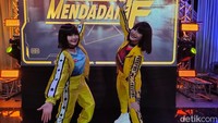 Gemes banget liat Clarissa Punipun dan Kameaam di Mendadak FF, kompetisi esports yang digelar oleh Rans Entertainment. Berikut deretan foto keduanya.