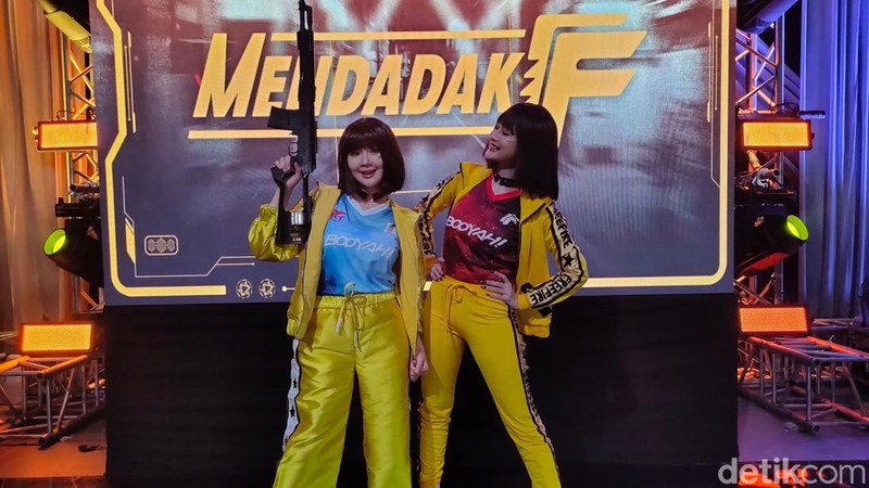 Gemes banget liat Clarissa Punipun dan Kameaam di Mendadak FF, kompetisi esports yang digelar oleh Rans Entertainment. Berikut deretan foto keduanya.