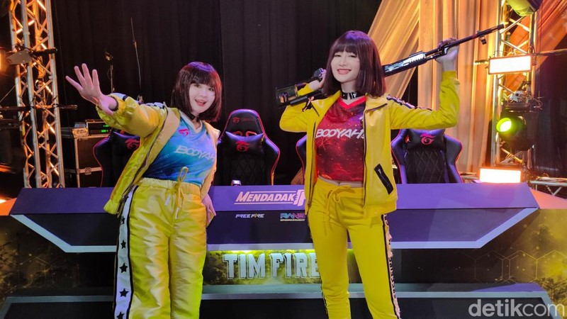 Gemes banget liat Clarissa Punipun dan Kameaam di Mendadak FF, kompetisi esports yang digelar oleh Rans Entertainment. Berikut deretan foto keduanya.