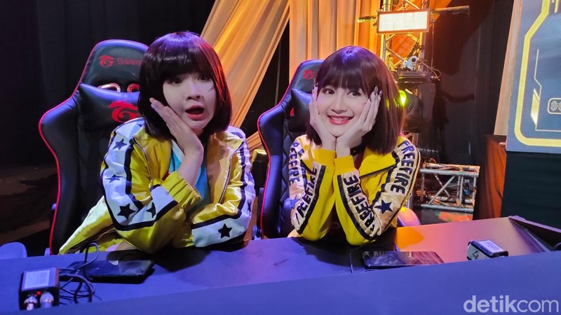 Gemes banget liat Clarissa Punipun dan Kameaam di Mendadak FF, kompetisi esports yang digelar oleh Rans Entertainment. Berikut deretan foto keduanya.