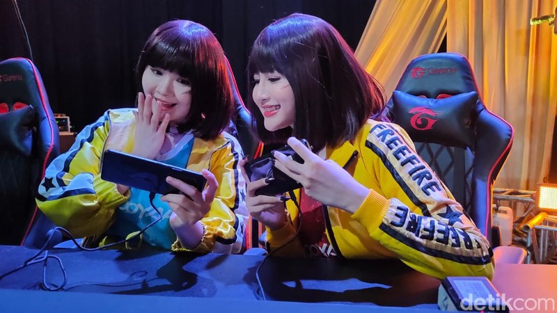 Gemes banget liat Clarissa Punipun dan Kameaam di Mendadak FF, kompetisi esports yang digelar oleh Rans Entertainment. Berikut deretan foto keduanya.