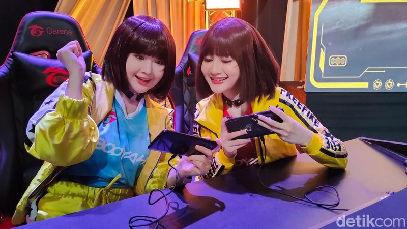 Gemes banget liat Clarissa Punipun dan Kameaam di Mendadak FF, kompetisi esports yang digelar oleh Rans Entertainment. Berikut deretan foto keduanya.