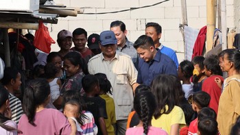 Pulang Kerja, Prabowo Blusukan-Serap Aspirasi Warga Kampung Empang Jakut