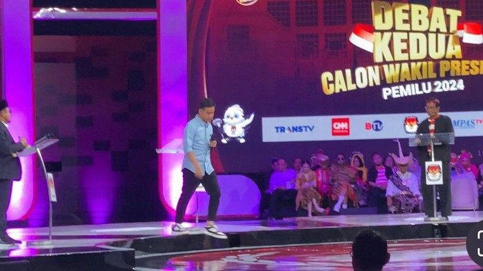 Gibran Rakabuming Raka maju dari podium