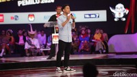 Gibran mengatakan Cak Imin dulu sempat ikut meresmikan potong tumpeng di IKN, tapi sekarang justru terus mengkritik dan menolaknya setelah jadi pasangan Anies Baswedan.