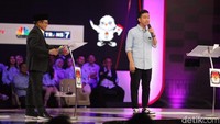 Gibran mengatakan pembangunan IKN akan terus dilanjutkan. Dia menilai IKN sebagai upaya pemerataan pembangunan di Indonesia.