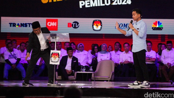 Gibran Vs Imin soal Tips Bangun Solo, Mic Cak Imin Jatuh