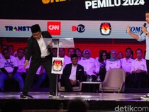 Mic Cak Imin Jatuh, Gibran Spontan Tertawa