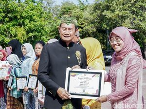 Lamongan Dianuagerahi Ramah Perempuan dan Anak di Hari Ibu
