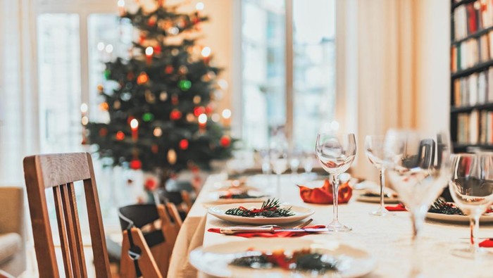 festive decorated christmas dining table