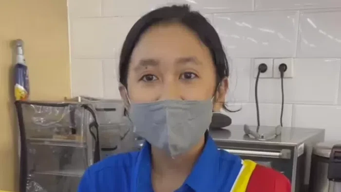 Viral seorang kasir Indomaret fasih berbahasa Jepang dan membuat netizen terkesima.