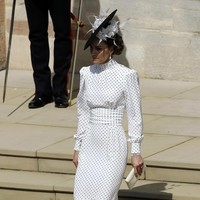 Sulit untuk memungkiri bahwa mendiang ibu mertuanya, Putri Diana, adalah salah satu sumber inspirasi terbesar Kate dalam berbusana. Tampilan Old Money dengan referensi gaya retro mendominasi beberapa penampilan Kate sepanjang 2023 ini. Di perhelatan Order Of The Garter Service pada Juni lalu, ia menerjemahkannya lewat sheath dress retro bermotif polkadot dari label Alessandra Rich. (Foto: John Phillips/Pool Photo via AP)