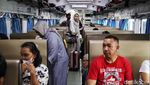 Jelang Libur Nataru, Stasiun Senen Dipadati Penumpang