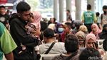 Jelang Libur Nataru, Stasiun Senen Dipadati Penumpang