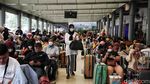 Jelang Libur Nataru, Stasiun Senen Dipadati Penumpang