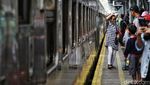 Jelang Libur Nataru, Stasiun Senen Dipadati Penumpang