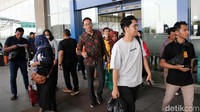 Korsatpel Operasional dan Kemitraan Terminal Terpadu Pulogebang, Hendra Kurniawan mengatakan jumlah keberangkatan melonjak di atas 50 persen dibanding hari normal.