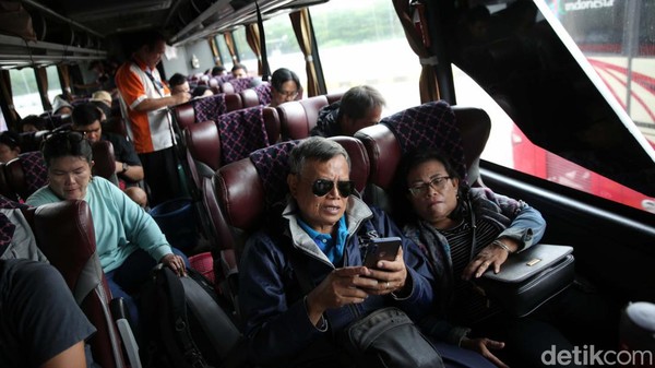 Jelang Libur Nataru, Terminal Pulo Gebang Ramai Pemudik
