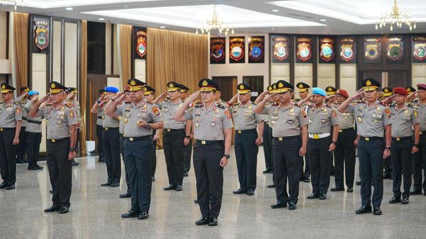 Kapolri Naikkan Pangkat Sejumlah Perwira