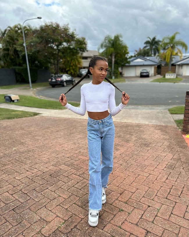 “Sekolah tradisional memang bagus ketika memiliki pekerjaan tetap, tetapi sekarang, dengan karier influencer-nya yang luar biasa, cara itu tidak cocok,” kata Kat, seperti dikutip dari Brightside. Foto: Instagram/@deja_clarkk