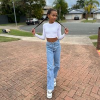 “Sekolah tradisional memang bagus ketika memiliki pekerjaan tetap, tetapi sekarang, dengan karier influencer-nya yang luar biasa, cara itu tidak cocok,” kata Kat, seperti dikutip dari Brightside. Foto: Instagram/@deja_clarkk