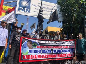 Kelakar Zulhas soal Tahiyat Berujung Kantor PAN DIY Digeruduk Massa