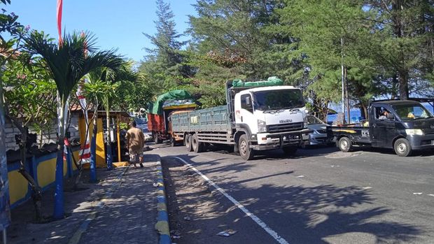 Kemacetan kendaraan besar yang terjadi di Pelabuhan Gilimanuk, Kecamatan Melaya, Kabupaten Jembrana, Jumat (22/12/2023). (Istimewa)