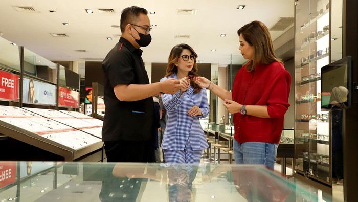 Optik Melawai menatap Optimis pasar Corporate di tahun 2024 karena seiring meningkatnya kesadaran para pemberi kerja memberikan Optical Program.