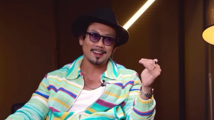 Keseruan Denny Sumargo Saat Buat Bakwan hingga Makan Coto Makassar